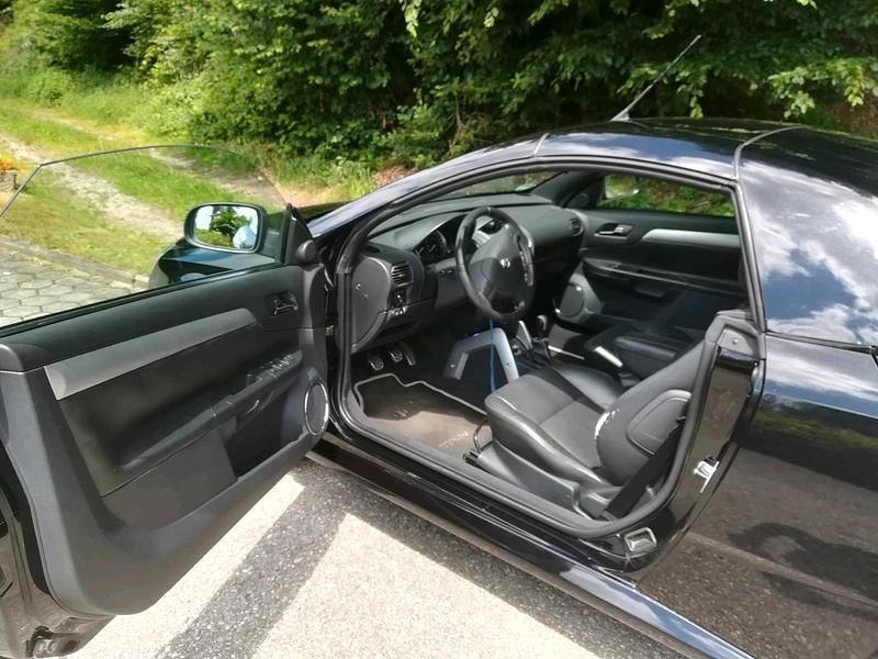 Używany Opel Tigra 125 KM (91 kW) 2004 Czarny Kabriolet