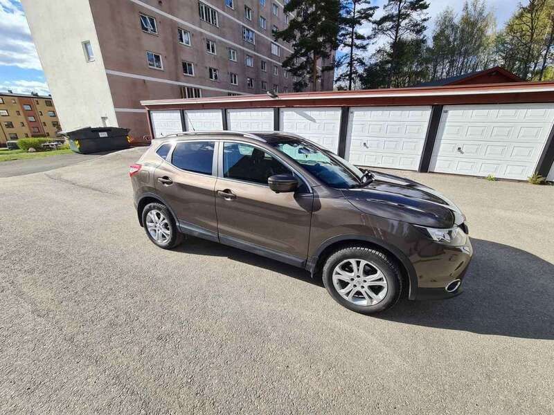 Braun Gebraucht 2016 Nissan Qashqai Tekna SUV | 12.890 € (Guter Preis) - Bild 1/4