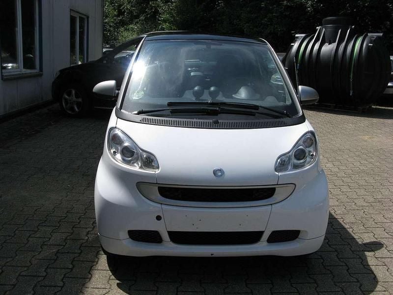 Gebraucht Smart ForTwo Coupé 71 PS (52 kW) 2010 Weiß Kleinwagen