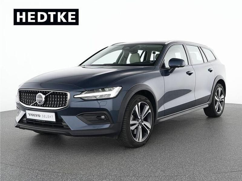 Blau Gebraucht 2023 Volvo V60 CC Ultimate Kombi | 42.990 € (Etwas zu teuer) - Bild 1/4