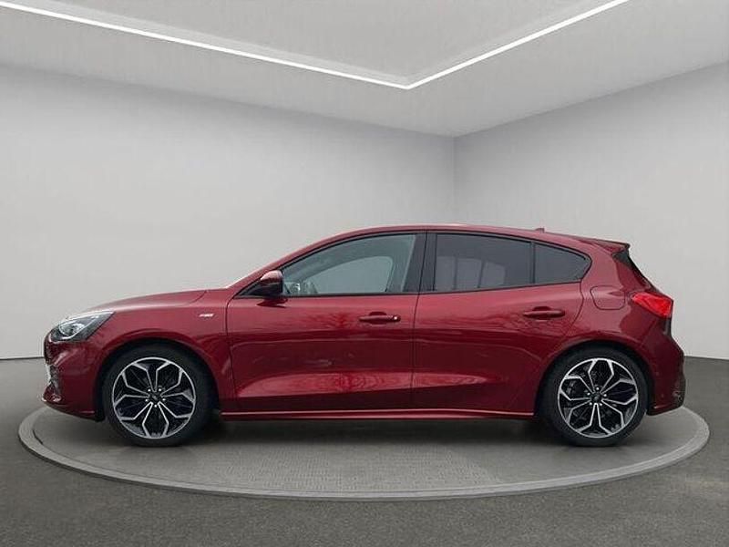 Gebraucht Ford Focus ST-Line 150 PS (110 kW) 2021 Rubyrotmet. Limousine