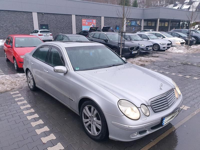 Gebraucht Mercedes E280 177 PS (130 kW) 2004 Silber Limousine