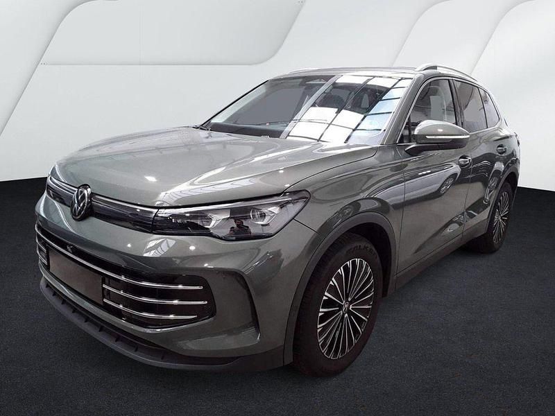 Cipressinogrün (metallic) Gebraucht 2024 VW Tiguan Elegance SUV | 37.450 € (Etwas zu teuer) - Bild 1/4