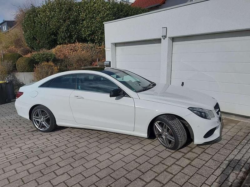 Gebraucht Mercedes E220 AMG line 170 PS (125 kW) 2017 Weiß Coupé