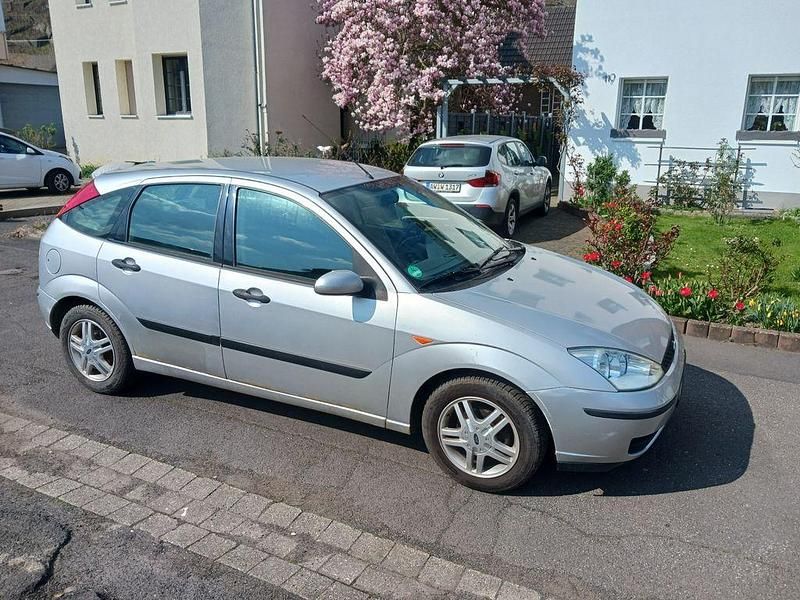 Gebraucht Ford Focus Trend 116 PS (85 kW) 2004 Silber Limousine