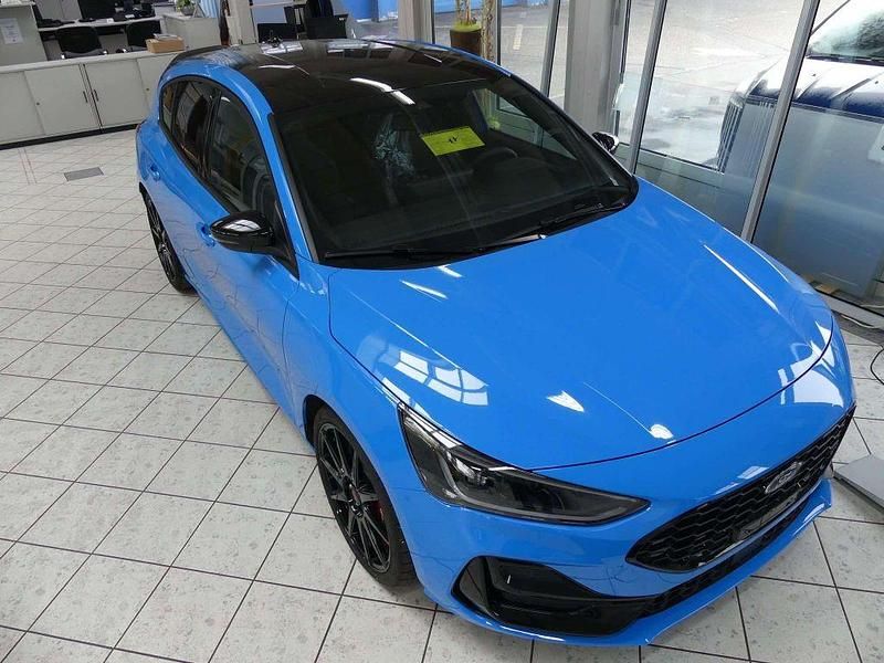 Neu Ford Focus Performance Edition 280 PS (205 kW) 2025 Blau Limousine