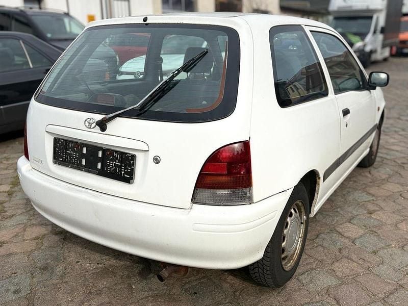 Używany Toyota Starlet 75 KM (55 kW) 1998 Biały Hatchback