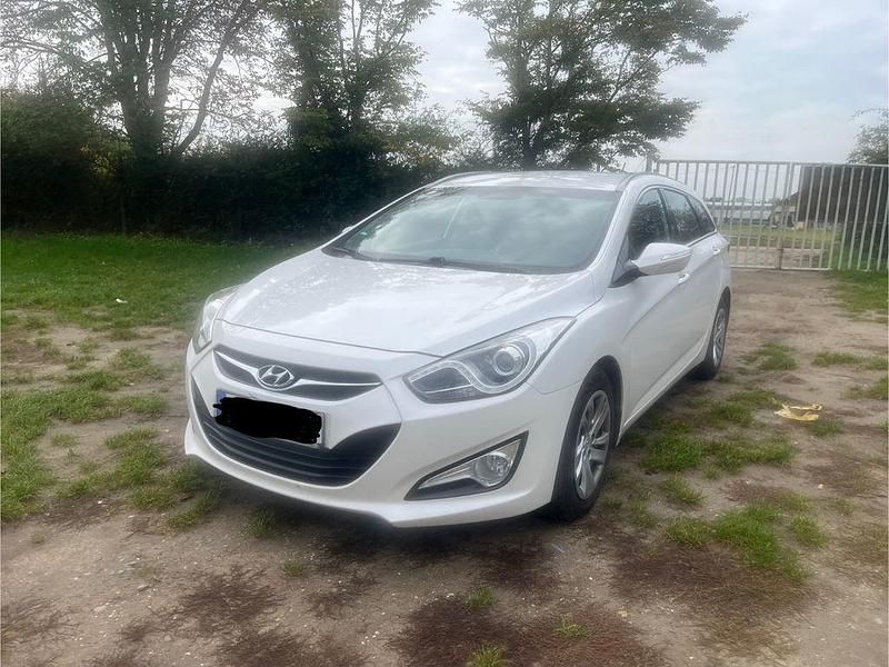Weiß Gebraucht 2013 Hyundai i40 Edition Kombi | 4.800 € (Etwas zu teuer) - Bild 1/4