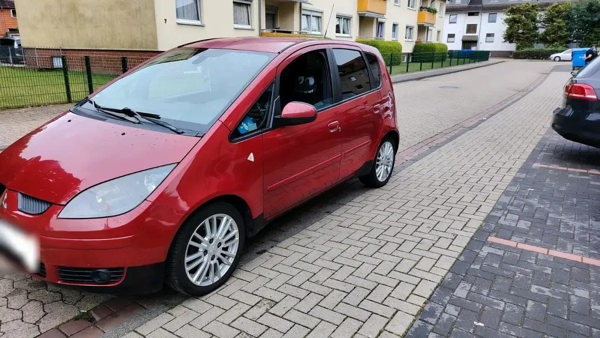 Gebraucht Mitsubishi Colt 95 PS (69 kW) 2008 Rot Limousine