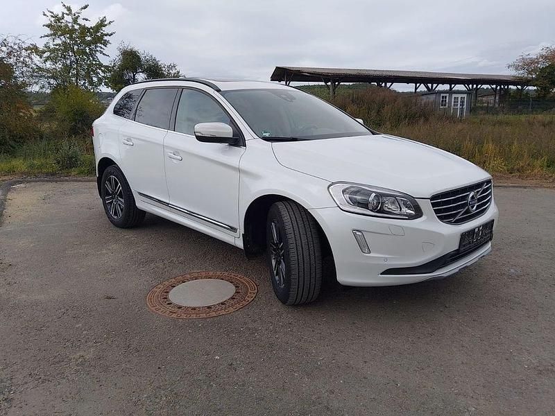 Weiß Gebraucht 2016 Volvo XC60 Summum SUV | 18.800 € (Fairer Preis) - Bild 1/4