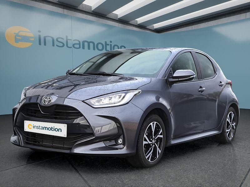 Grau Gebraucht 2025 Toyota Yaris Hybrid Kleinwagen | 21.999 € (Fairer Preis) - Bild 1/4