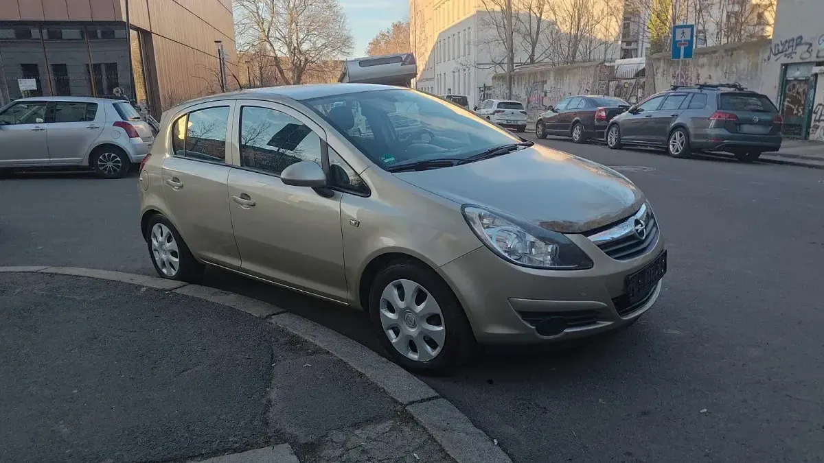 Usata Opel Corsa 80 CV (58 kW) 2009 Beige Utilitaria