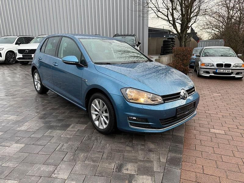 Blau Gebraucht 2015 VW Golf LOUNGE Limousine | 12.790 € (Guter Preis) - Bild 1/4