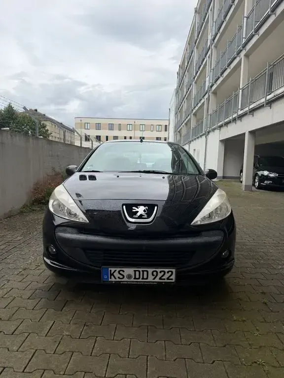 Gebraucht Peugeot 206+ 75 PS (55 kW) 2010 Schwarz Kleinwagen
