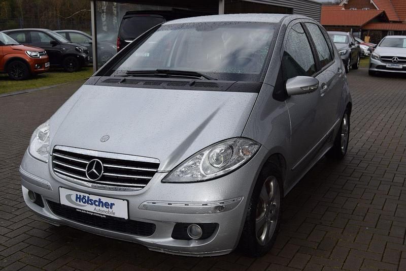 Gebraucht Mercedes A180 109 PS (80 kW) 2015 Silber Kleinwagen