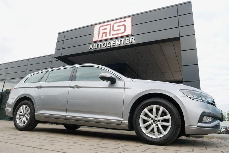 Silber Gebraucht 2022 VW Passat Business Kombi | 21.990 € (Fairer Preis) - Bild 1/4