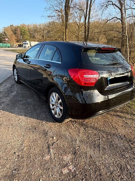 Gebraucht Mercedes A180 Edition 122 PS (89 kW) 2014 Schwarz Limousine