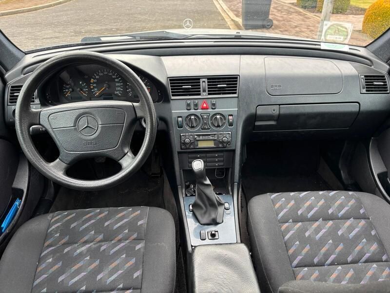 Silber Gebraucht 1998 Mercedes C180 Limousine | 4.100 € (Teuer) - Bild 1/4