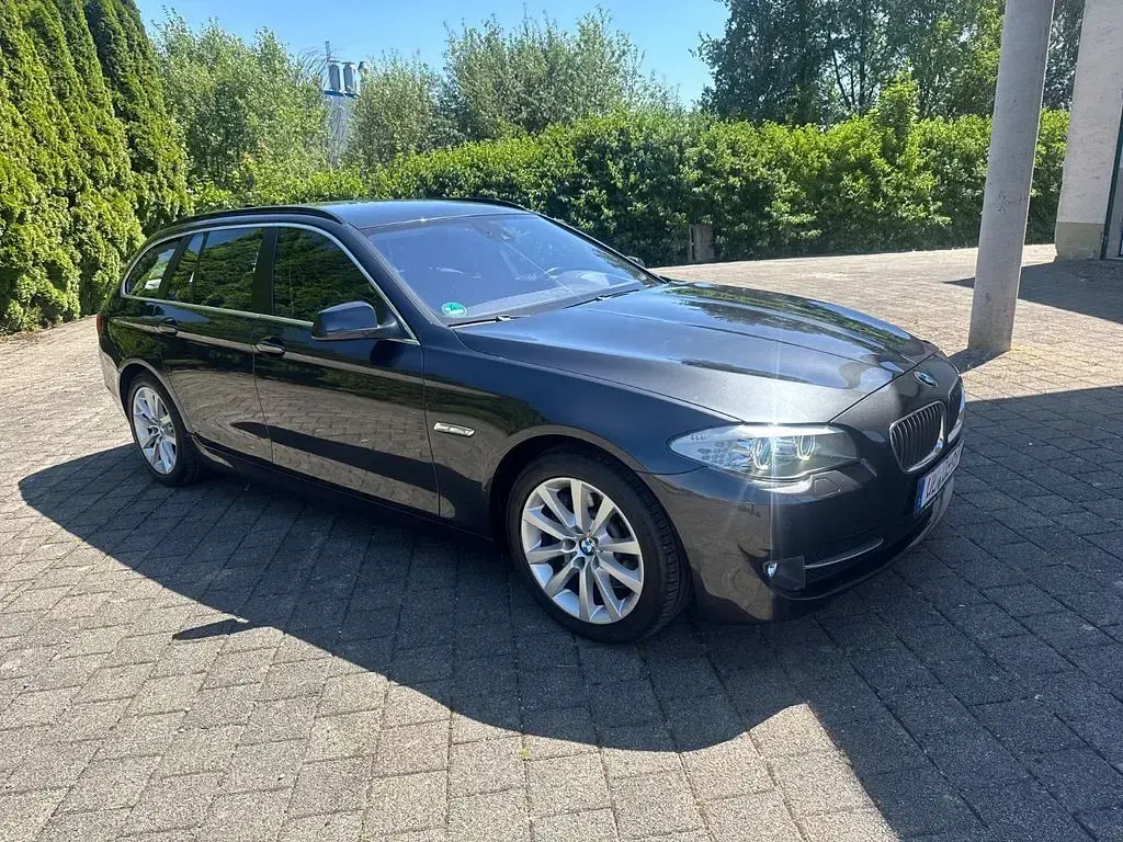 Gebraucht BMW 525 218 PS (160 kW) 2012 Grau Limousine