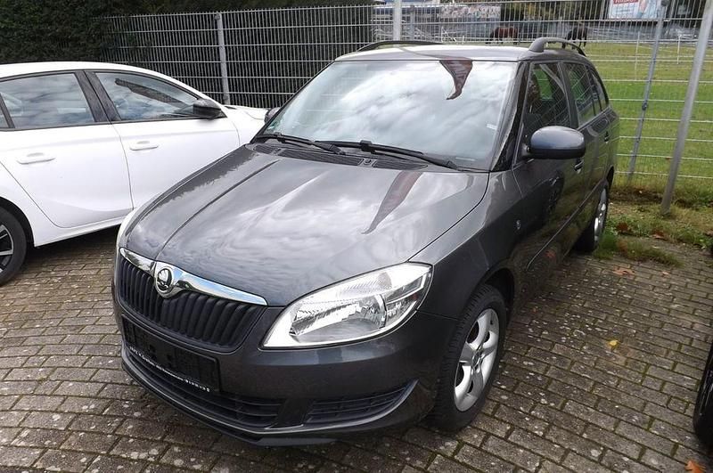 Grau Gebraucht 2014 Skoda Fabia Cool Edition Kleinwagen | 7.995 € (Fairer Preis) - Bild 1/4