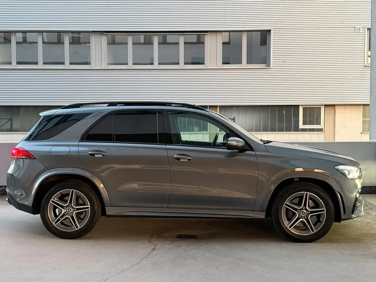 Gebraucht Mercedes GLE300 AMG 245 PS (180 kW) 2021 Grau SUV