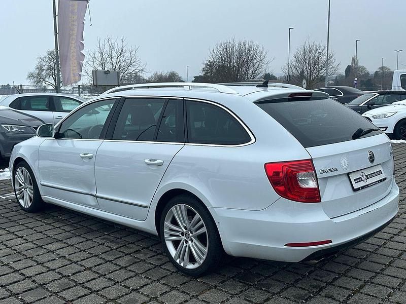 Gebraucht Skoda Superb Elegance 170 PS (125 kW) 2014 Weiß Kombi