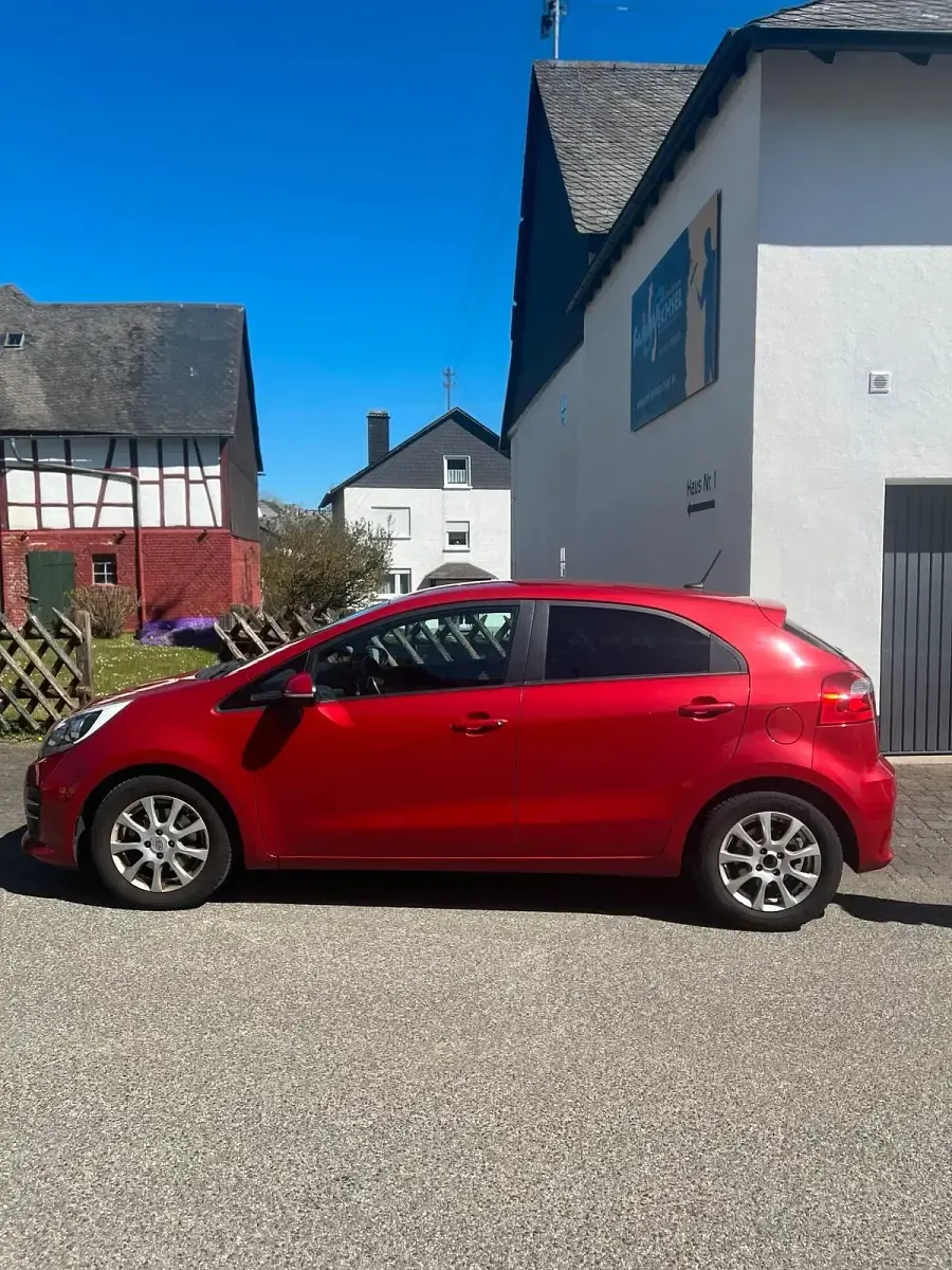 Usata Kia Rio 90 CV (66 kW) 2016 Rosso Utilitaria