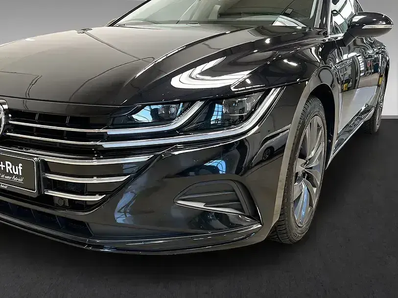 Gebraucht VW Arteon Basis 150 PS (110 kW) 2021 Deep black perleffekt Kombi