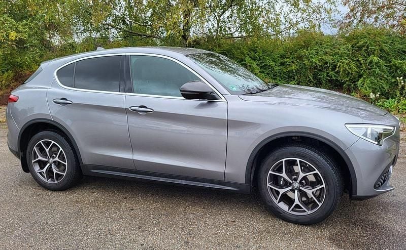 Grau Gebraucht 2018 Alfa Romeo Stelvio Super SUV | 23.500 € (Superpreis) - Bild 1/4