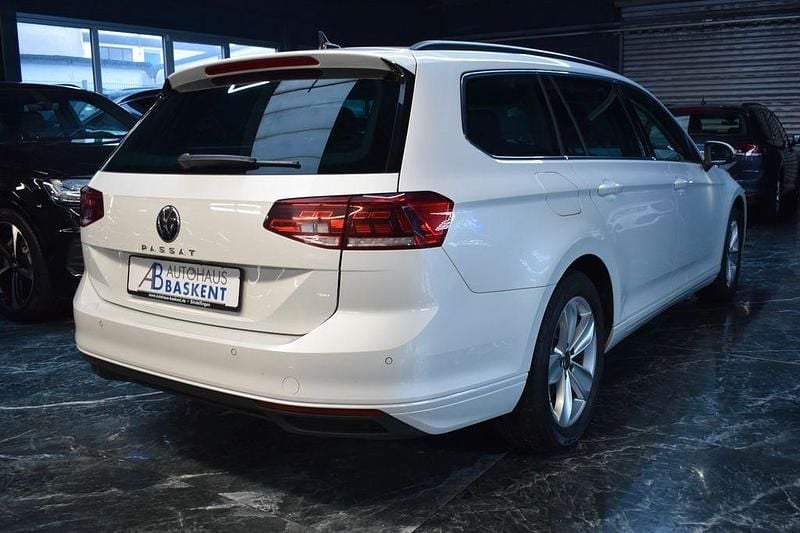 Gebraucht VW Passat Style 200 PS (147 kW) 2022 Weiß Kombi