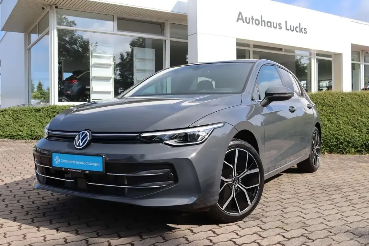 Gebraucht VW Golf VIII Edition 150 PS (110 kW) 2024 Delfingrau metallic (metallic) Limousine