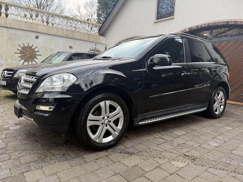 Gebraucht Mercedes ML350 Edition 231 PS (169 kW) 2011 Schwarz SUV