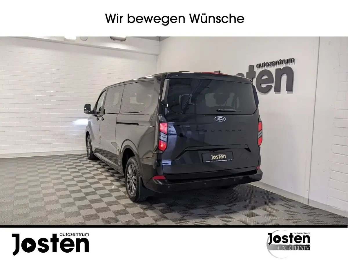 Gebraucht Ford Tourneo Custom Titanium 136 PS (100 kW) 2025 Schwarz (obsidianschwarz metallic) Van