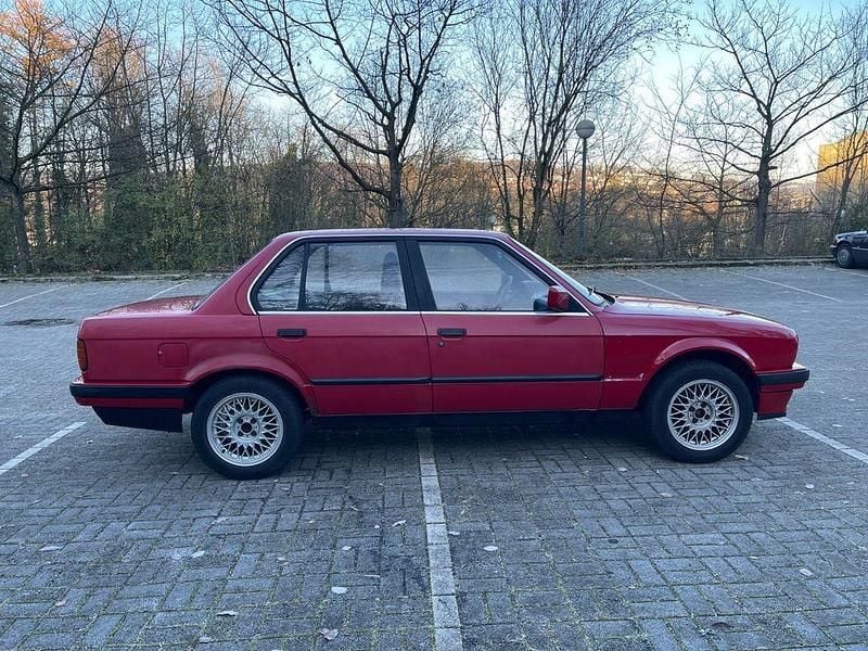 Gebraucht BMW 316 99 PS (72 kW) 1989 Rot Limousine