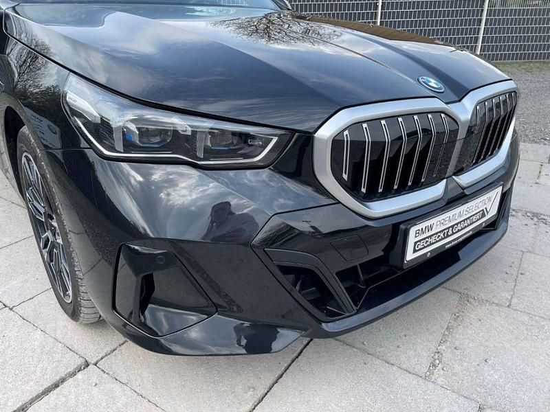 Gebraucht BMW 550e M Sport 489 PS (359 kW) 2025 Schwarz Limousine