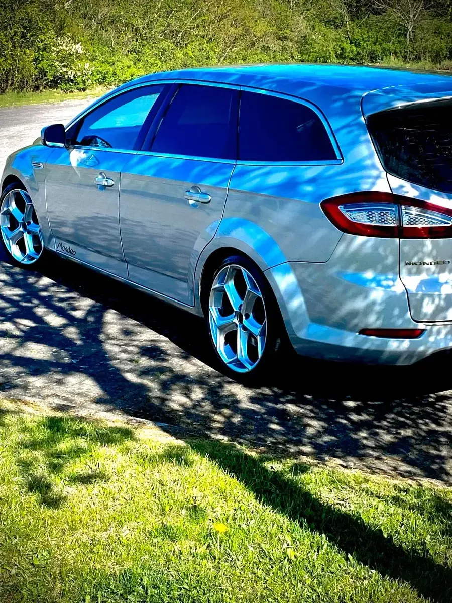 Gebraucht Ford Mondeo Titanium 163 PS (119 kW) 2012 Silber Kombi
