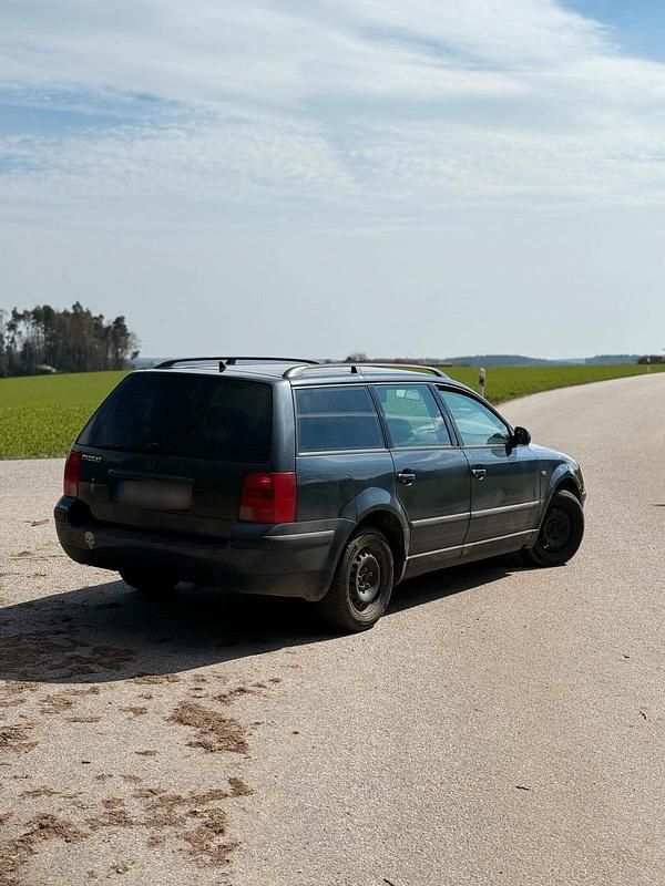Gebraucht VW Passat 115 PS (84 kW) 2000 Grau Kombi