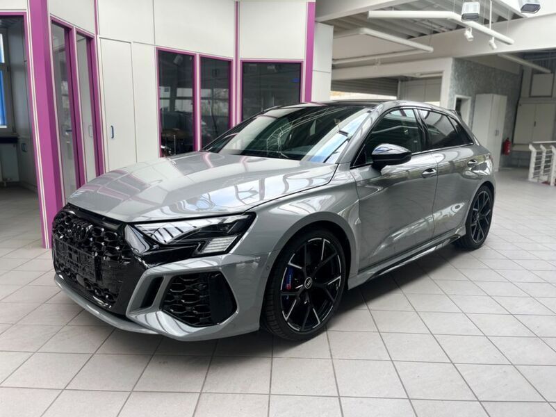 Grau Gebraucht 2023 Audi RS3 Sportback Sport Kleinwagen | 79.730 € - Bild 1/4