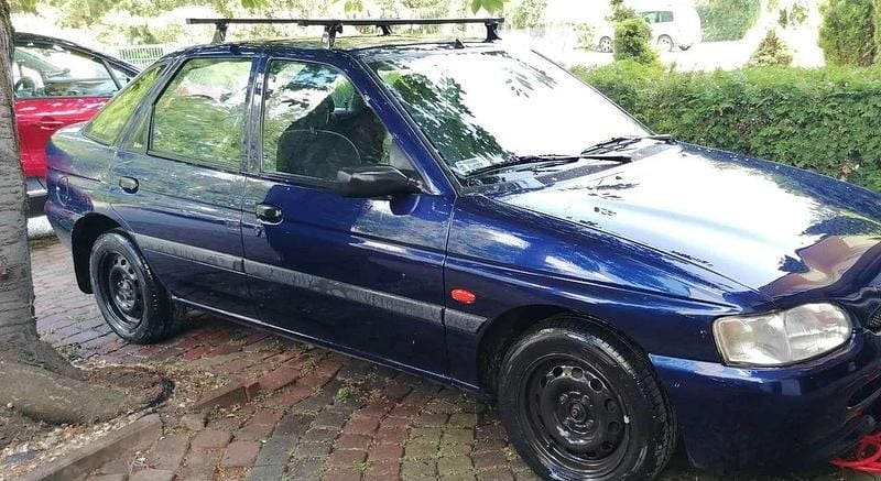 Blau Gebraucht 1998 Ford Escort Limousine | 990 € (Superpreis) - Bild 1/1