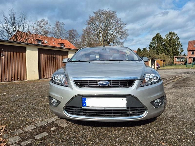 Gebraucht Ford Focus Cabriolet Titanium 145 PS (106 kW) 2009 Silber Cabrio