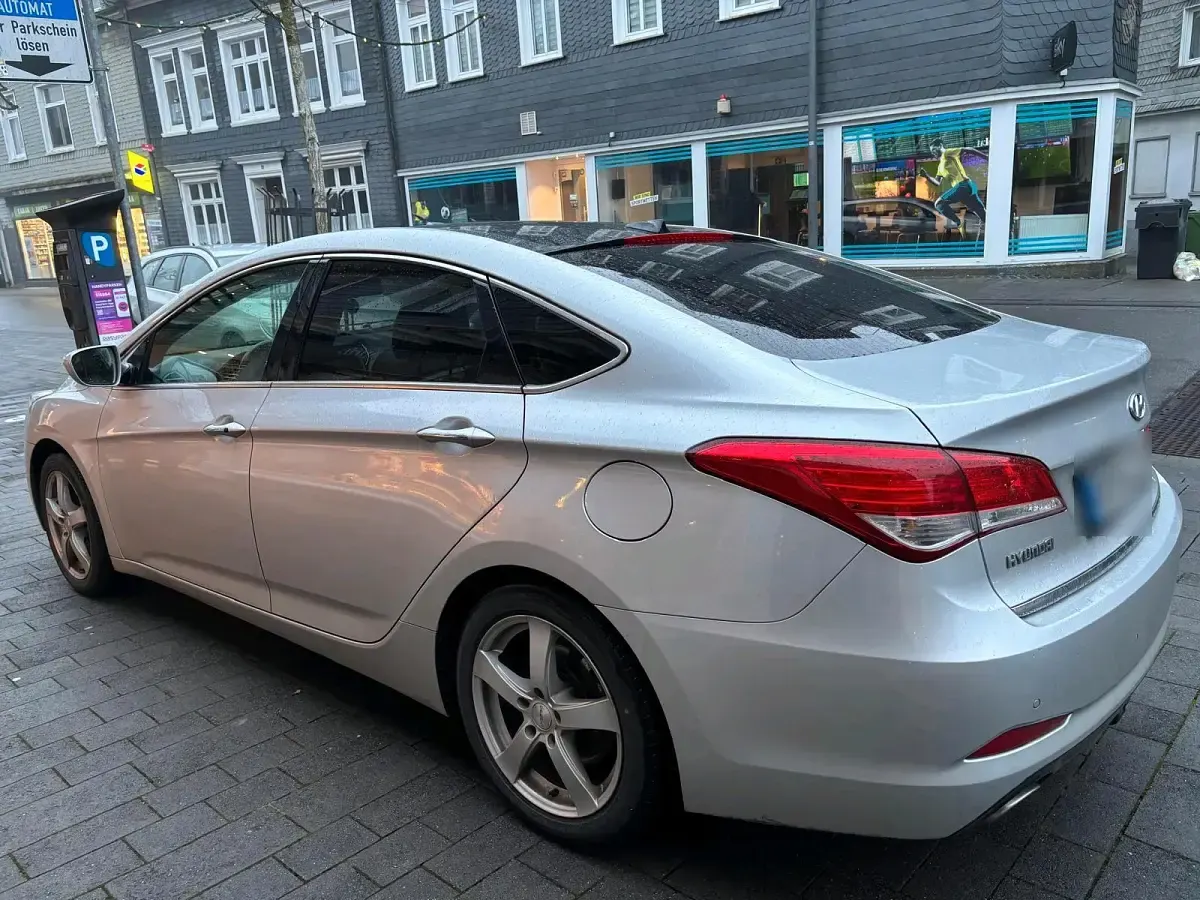 Gebraucht Hyundai i40 Premium 136 PS (100 kW) 2012 Silber Limousine