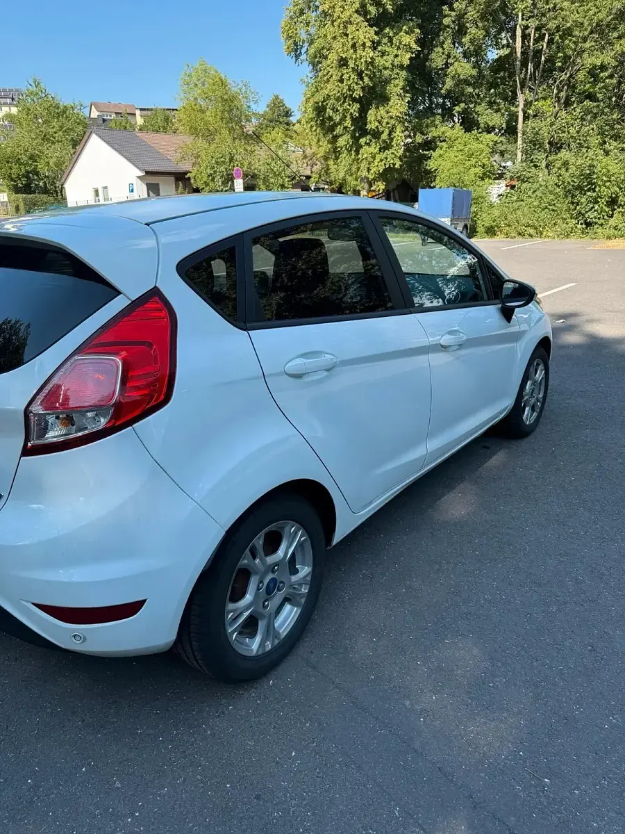 Gebraucht Ford Fiesta 75 PS (55 kW) 2014 Kleinwagen