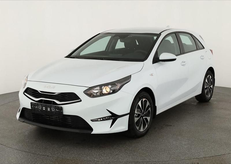 Carraraweiß Neu 2025 Kia Ceed | 23.470 € (Fairer Preis) - Bild 1/4
