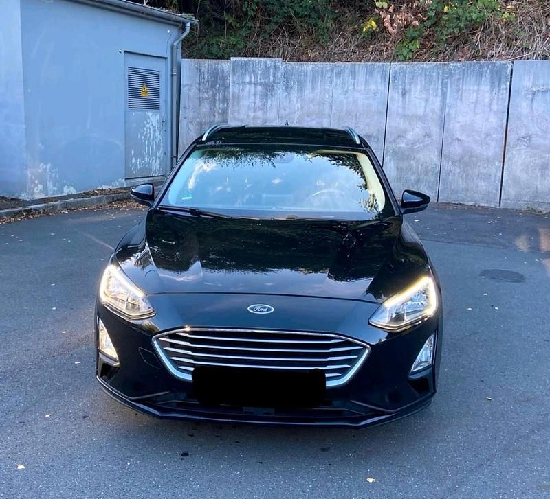 Schwarz Gebraucht 2020 Ford Focus Kombi | 11.900 € (Fairer Preis) - Bild 1/4