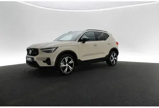 Używany Volvo XC40 Plus 163 KM (119 kW) 2025 Beżowy SUV