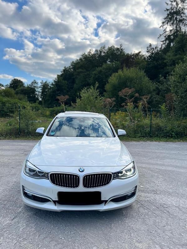 Weiß Gebraucht 2014 BMW 320 Limousine | 11.000 € (Superpreis) - Bild 1/4