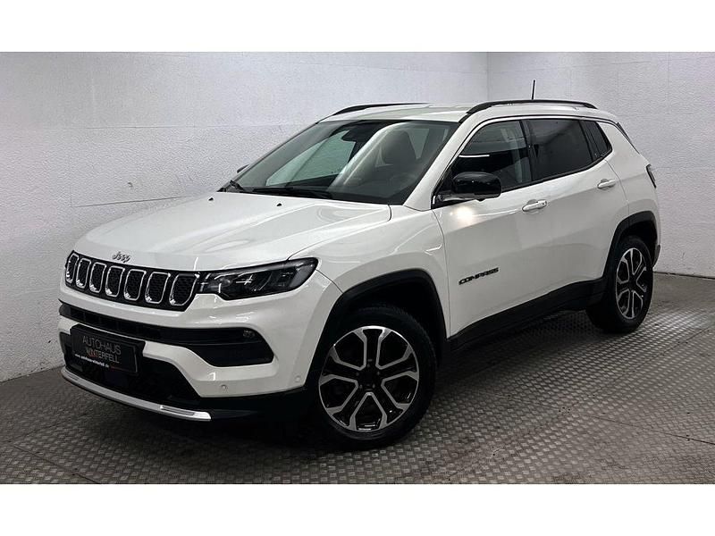 Alpine white (metallic) Gebraucht 2022 Jeep Compass Limited SUV | 22.879 € (Fairer Preis) - Bild 1/4