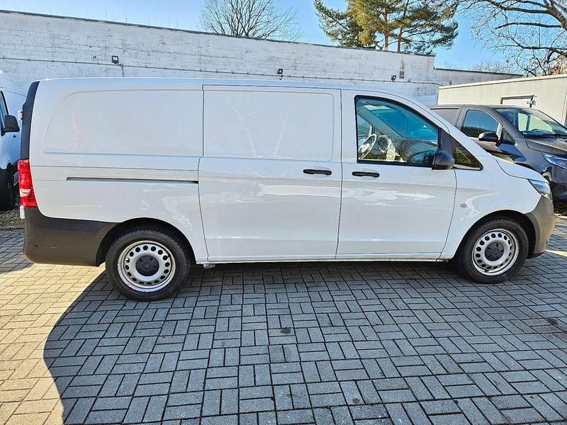Gebraucht Mercedes e-Vito 85 kW (116 PS) 2022 Weiß Van / Kleinbus