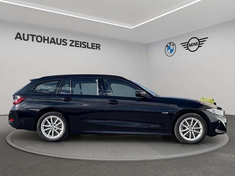 Gebraucht BMW 330e 184 PS (135 kW) 2023 Saphirschwarz Kombi