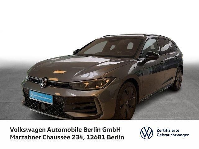 Diabasgrau metallic Gebraucht 2024 VW Passat R-line Kombi | 49.223 € (Fairer Preis) - Bild 1/3